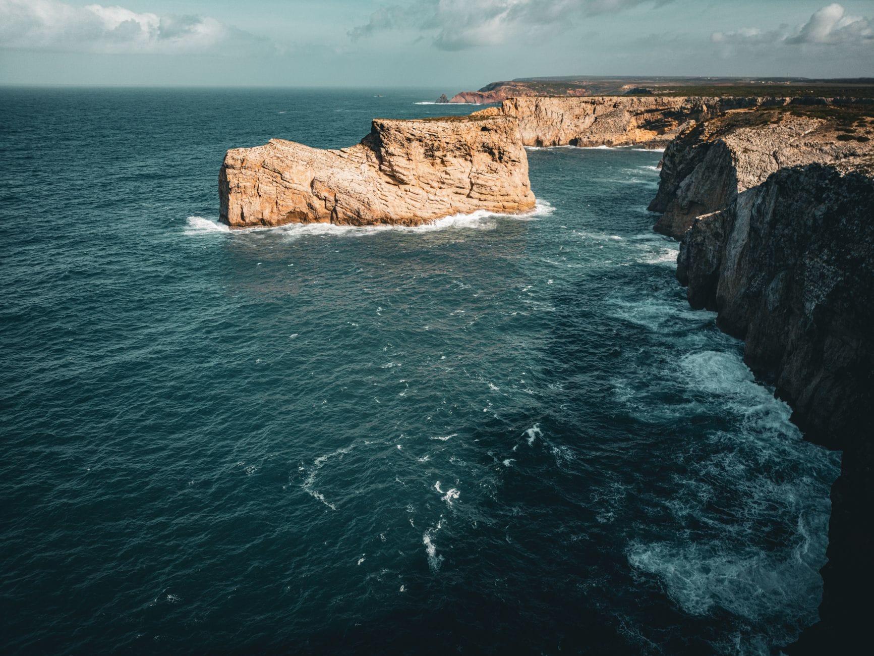 Skaliste wybrzeże Costa Vicentina z widokiem na ocean Atlantycki