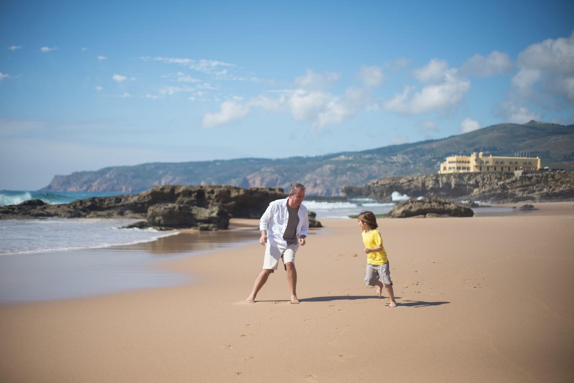 Portugalskie plaże przyjazne dzieciom: spokojne wody i miękki piasek